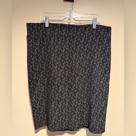 MM Lafleur Dresses & Skirts - M.M. Lafleur Pencil Skirt black white abstract pattern womens size 10